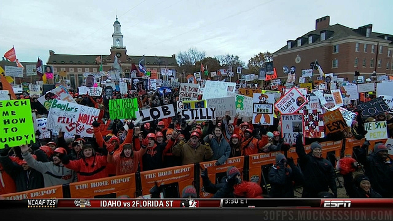 Illustration for article titled OSU Student With Lisa Ann GameDay Sign Attends Porn Awards With Her